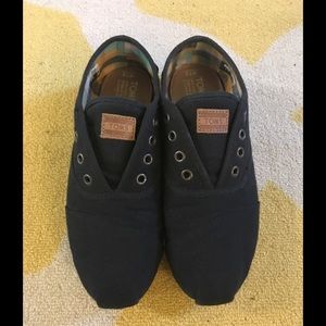 TOMS Black Canvas Cordones
